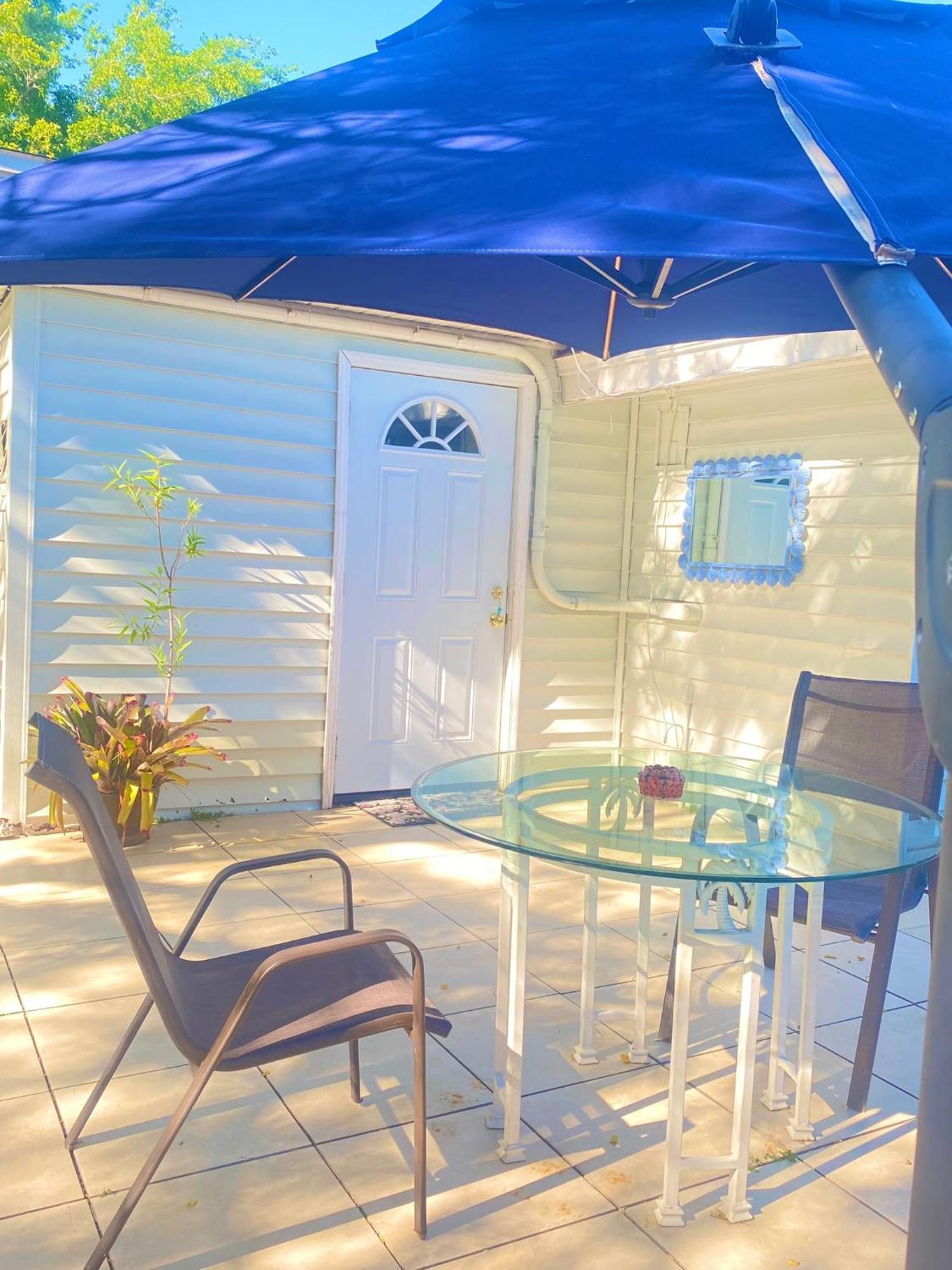 Cozy Studio Only 10 Minutes By Car Of Siesta Key Sarasota Exterior photo
