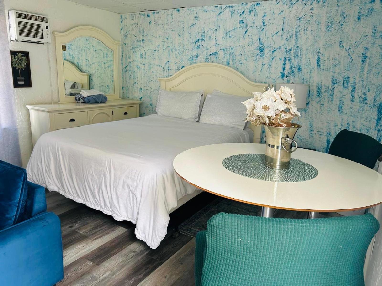 Cozy Studio Only 10 Minutes By Car Of Siesta Key Sarasota Exterior photo